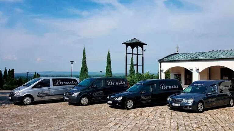 Drnda ansvarar för transport av avlidna från Sverige till Österrike på ett värdigt och professionellt sätt.